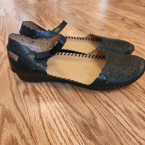 PIKOLINOS Puerto Vallarta Black Cutout Leather Flats #655-0906